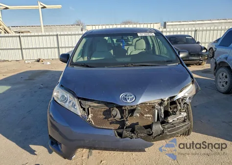 2015 Toyota Sienna z USA, uszkodzony, nr VIN 5TDZK3DC0FS668782